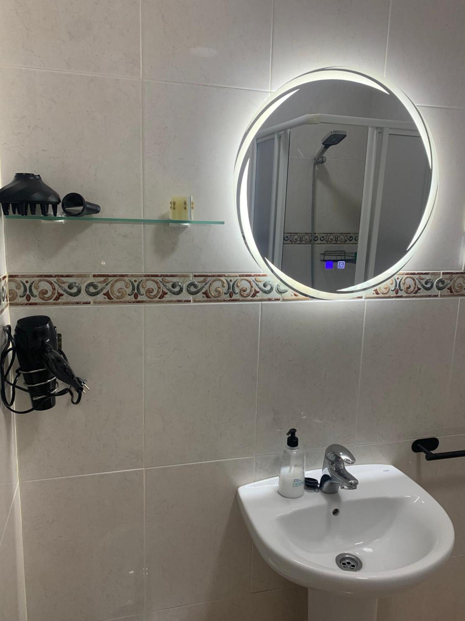 Céntrico A 1km De La Playa. Appartement Pontedeume